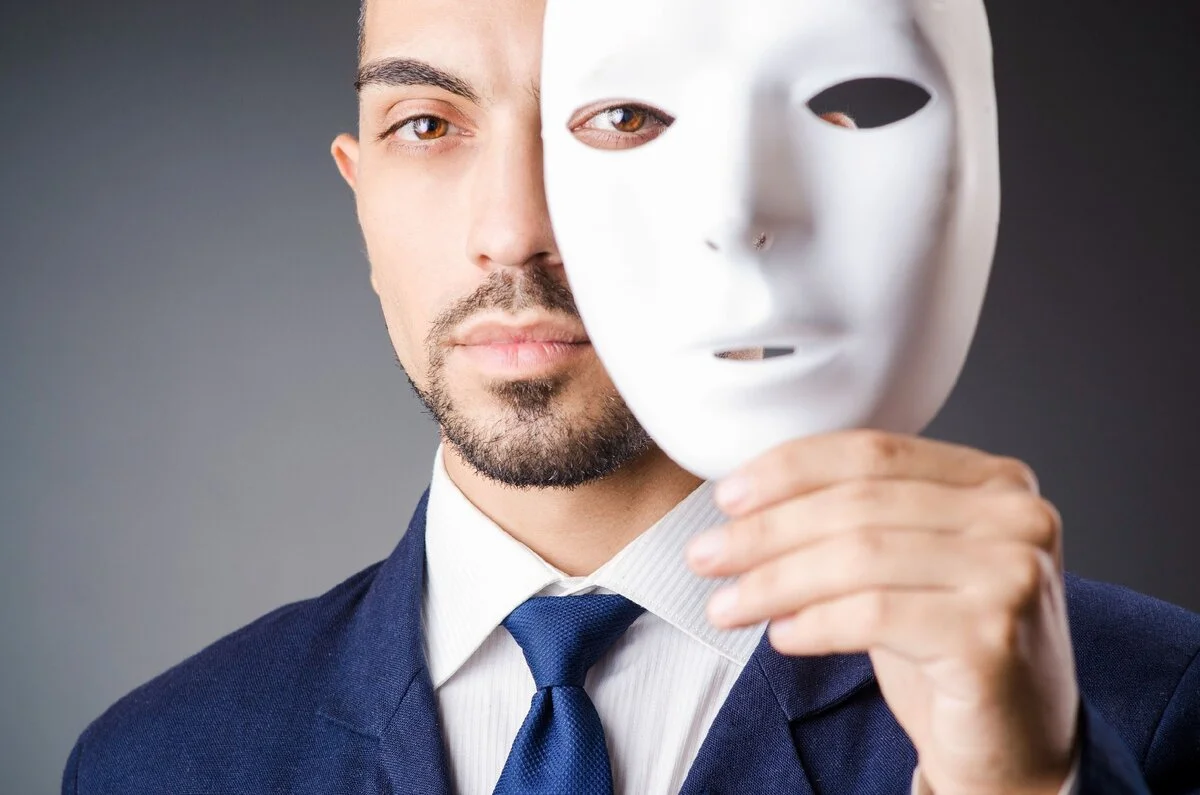 Признаки обмана: как мимика выдает ложь