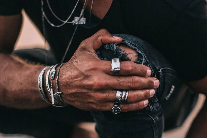 Чоловічі прикраси: стиль, характер і символіка